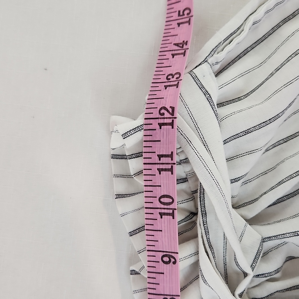 Love Tree striped paper bag waist shorts. Size M - Picture 6 of 7